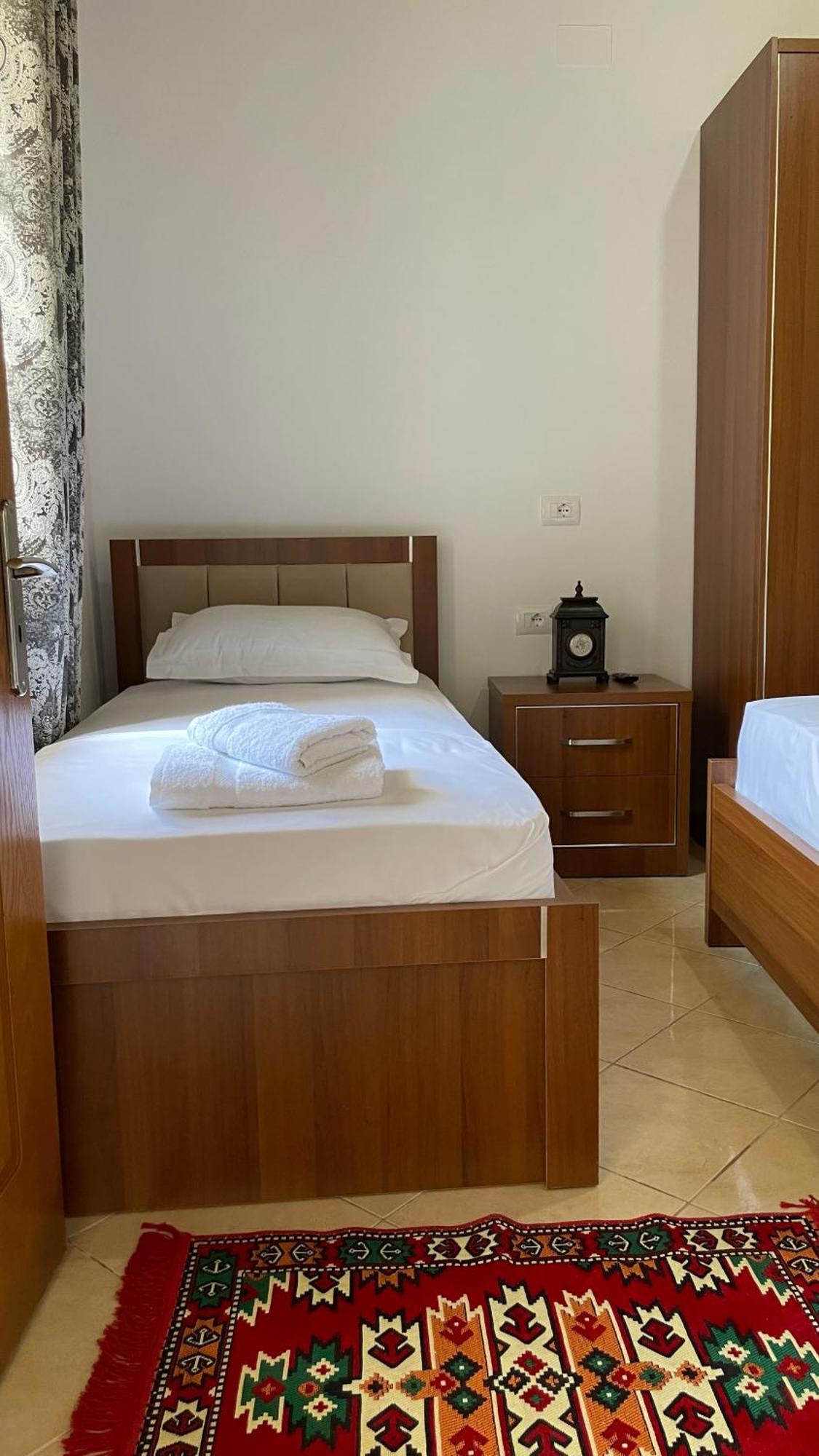 Meroli Guesthouse - Unesco Quarter بيرات المظهر الخارجي الصورة