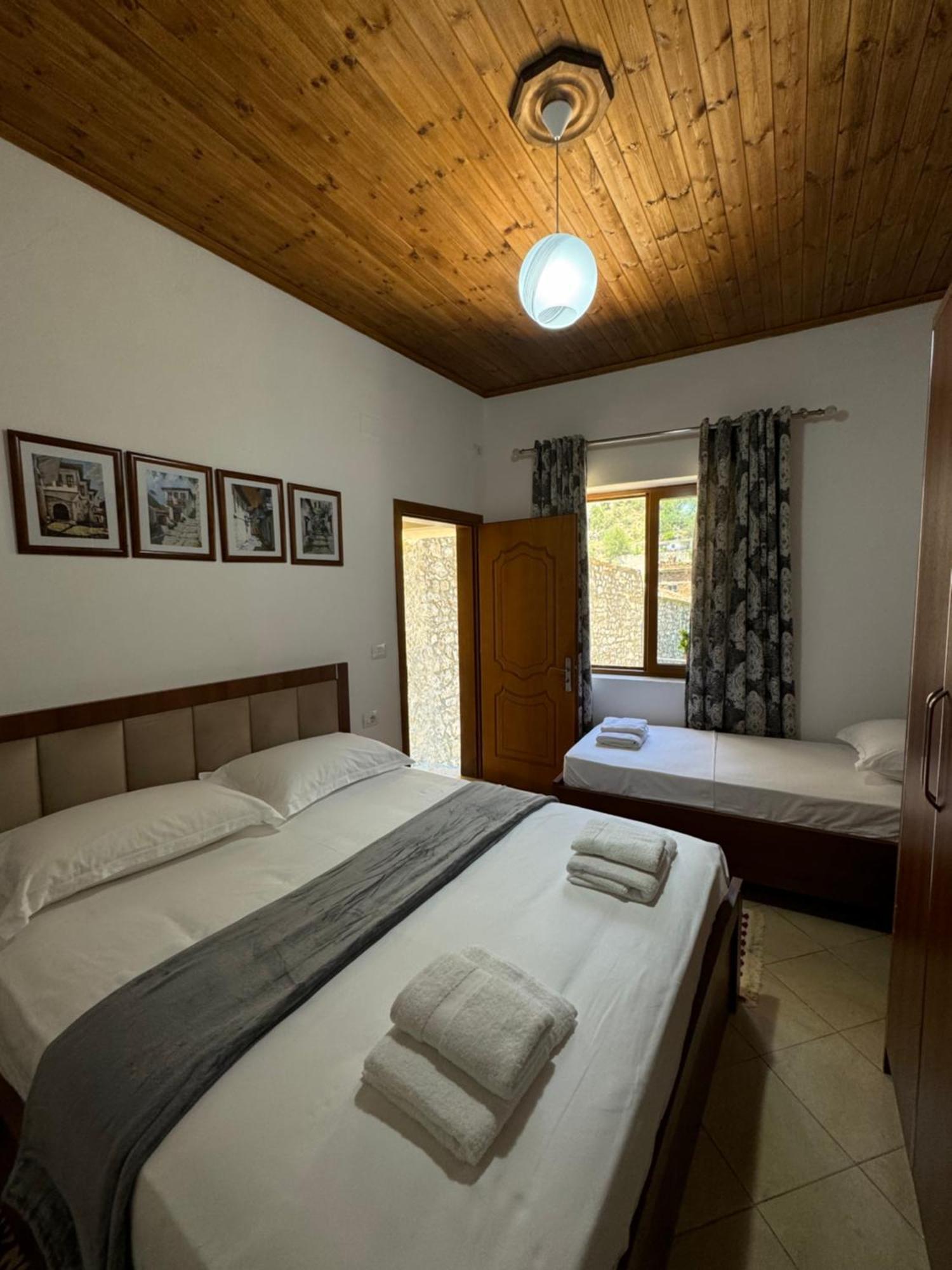 Meroli Guesthouse - Unesco Quarter بيرات المظهر الخارجي الصورة