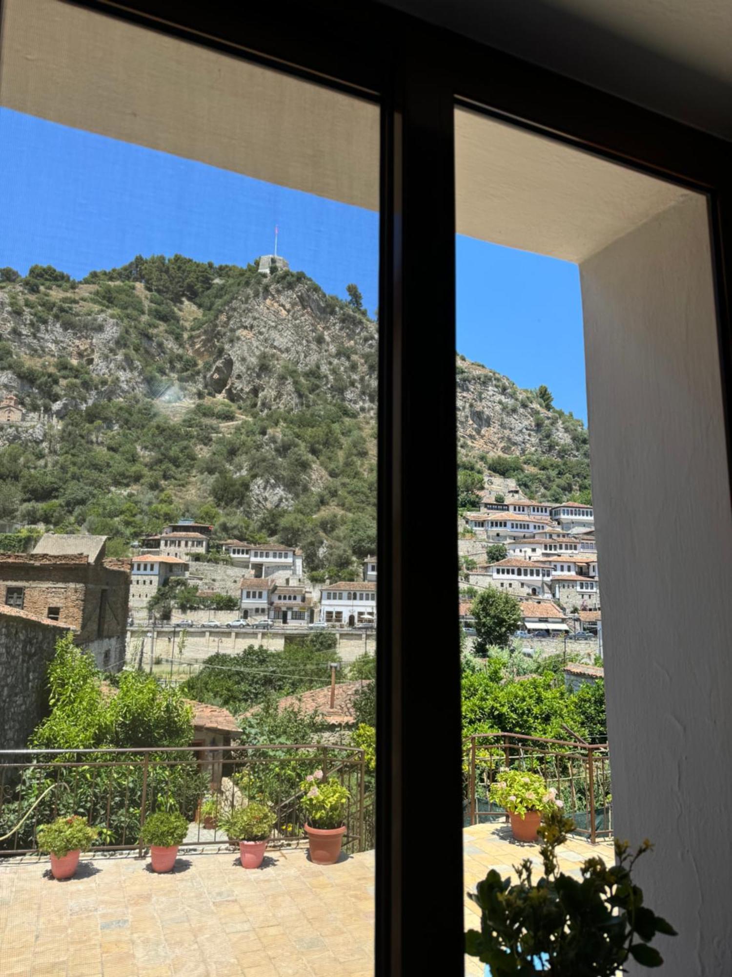 Meroli Guesthouse - Unesco Quarter بيرات المظهر الخارجي الصورة