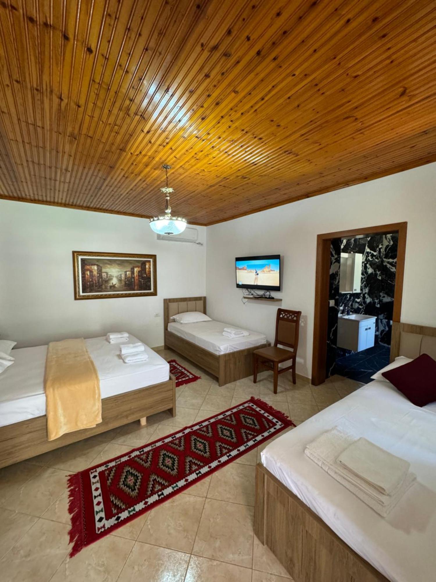 Meroli Guesthouse - Unesco Quarter بيرات المظهر الخارجي الصورة