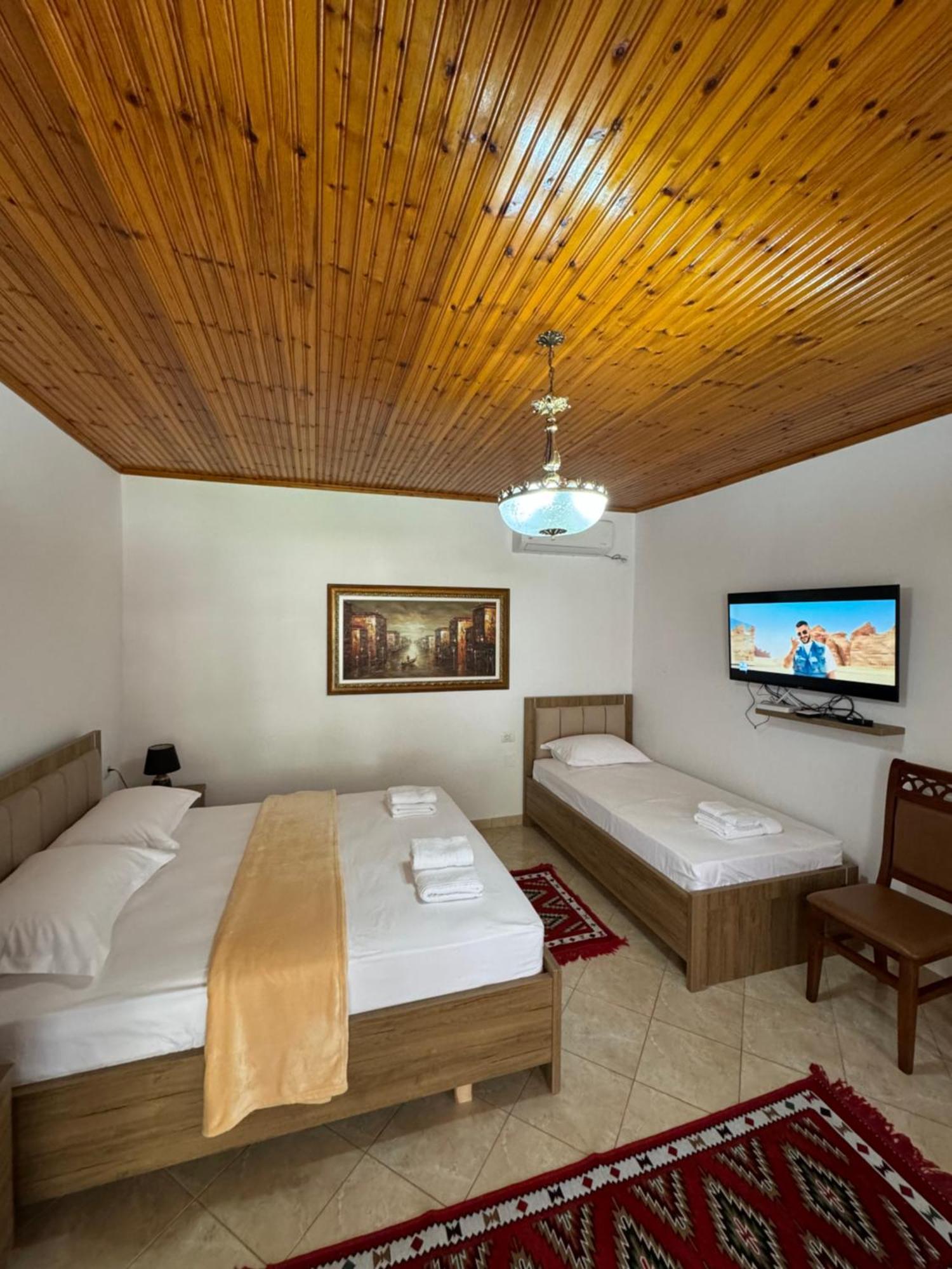 Meroli Guesthouse - Unesco Quarter بيرات المظهر الخارجي الصورة