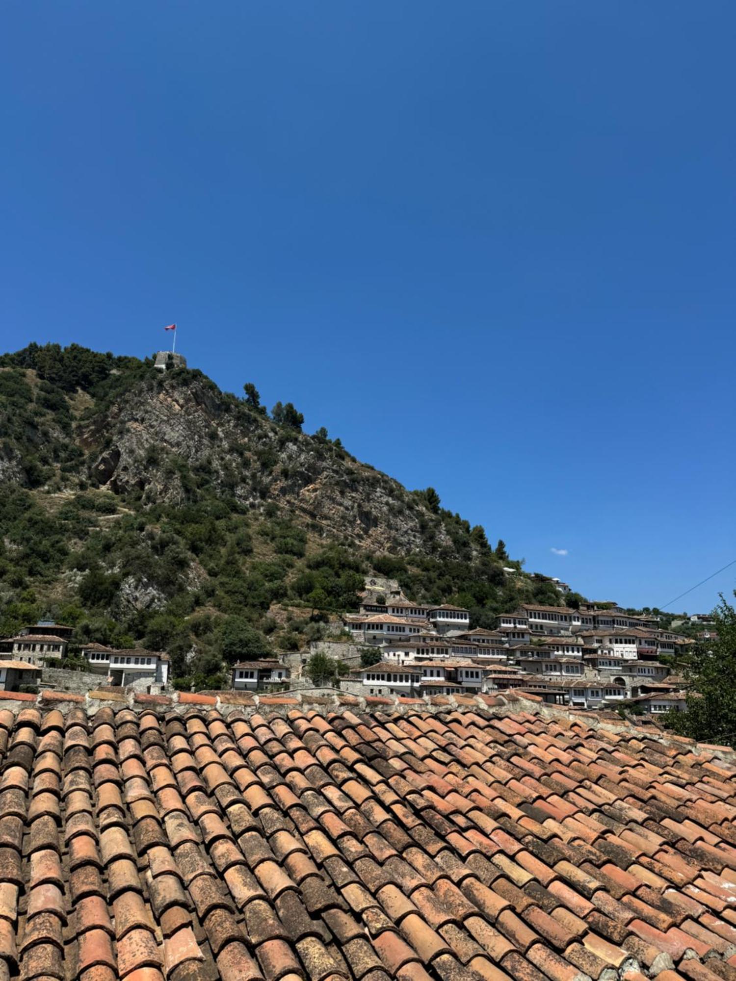 Meroli Guesthouse - Unesco Quarter بيرات المظهر الخارجي الصورة
