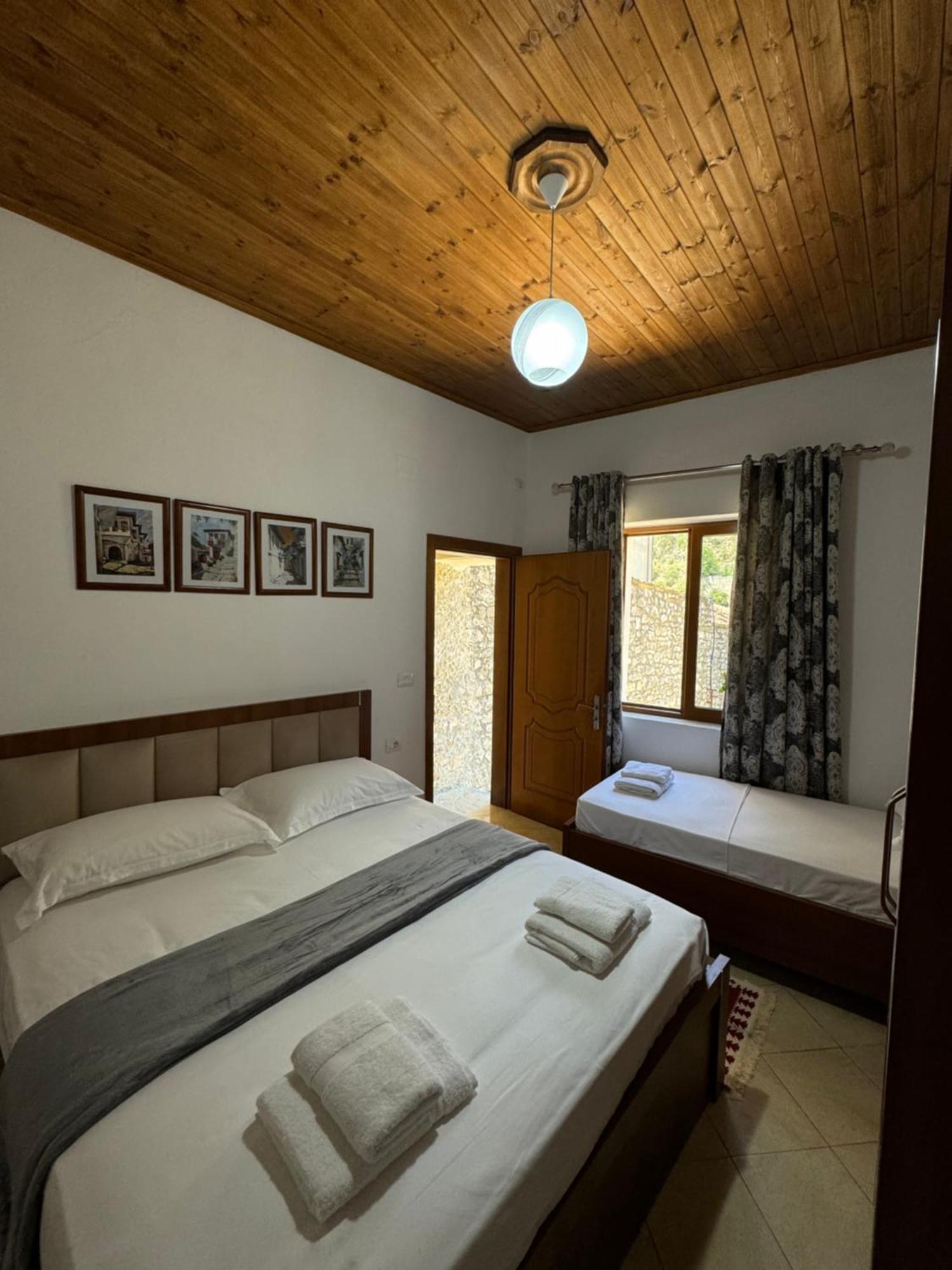 Meroli Guesthouse - Unesco Quarter بيرات المظهر الخارجي الصورة