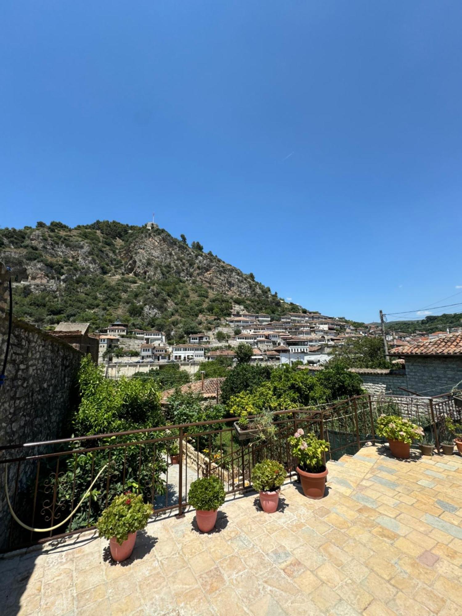 Meroli Guesthouse - Unesco Quarter بيرات المظهر الخارجي الصورة