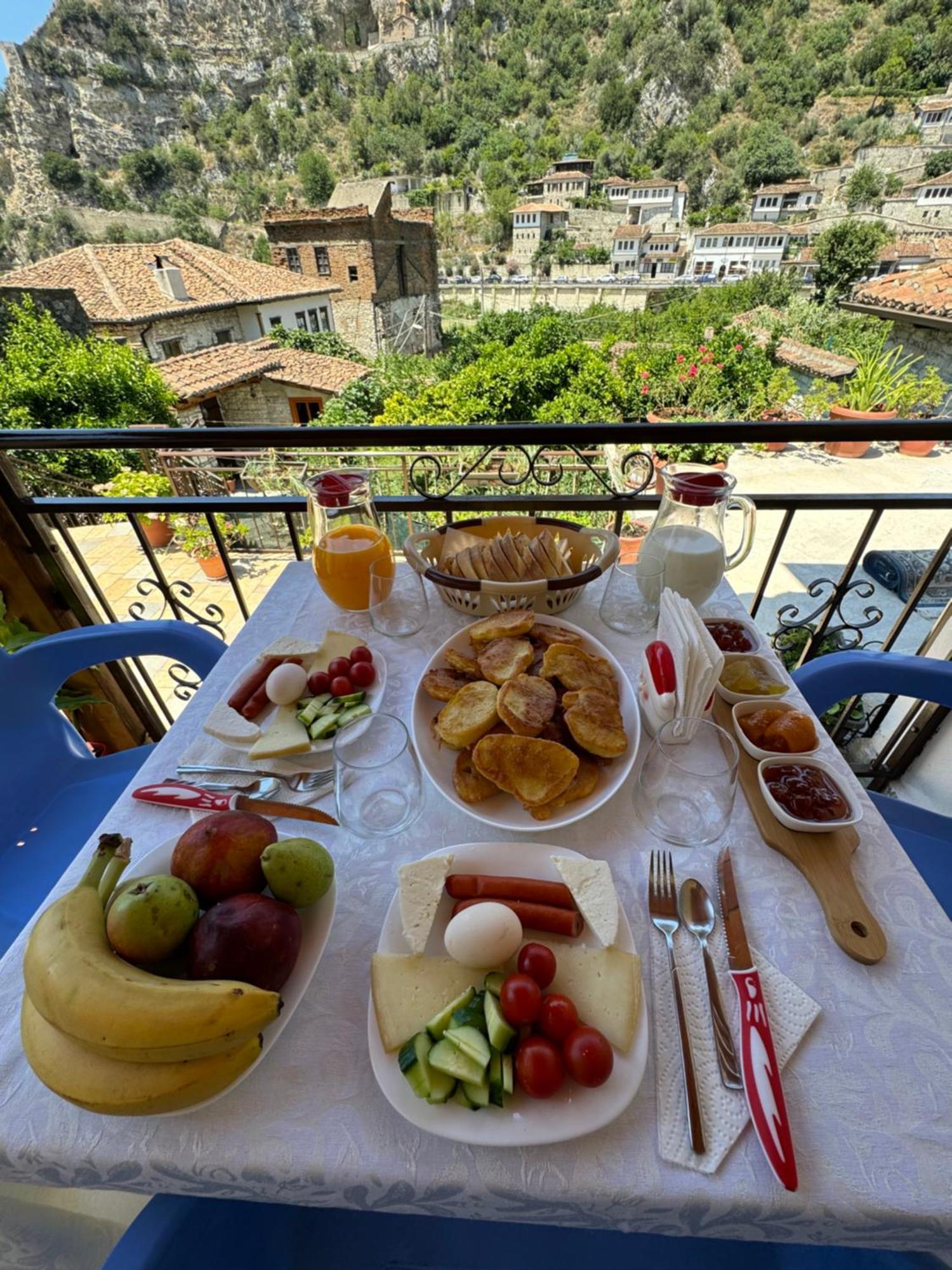 Meroli Guesthouse - Unesco Quarter بيرات المظهر الخارجي الصورة