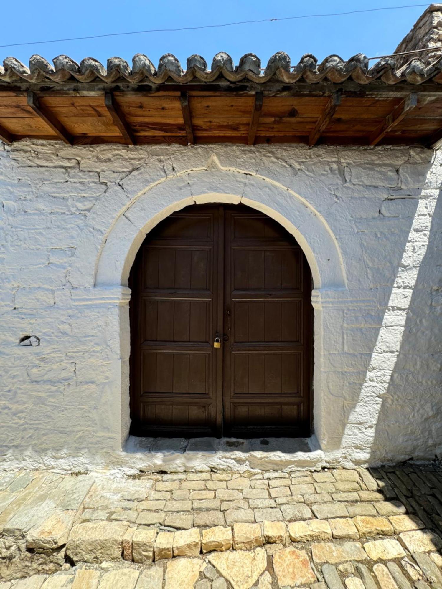 Meroli Guesthouse - Unesco Quarter بيرات المظهر الخارجي الصورة