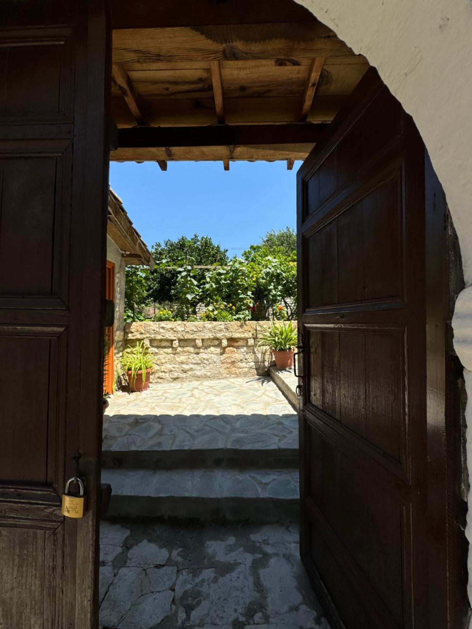 Meroli Guesthouse - Unesco Quarter بيرات المظهر الخارجي الصورة