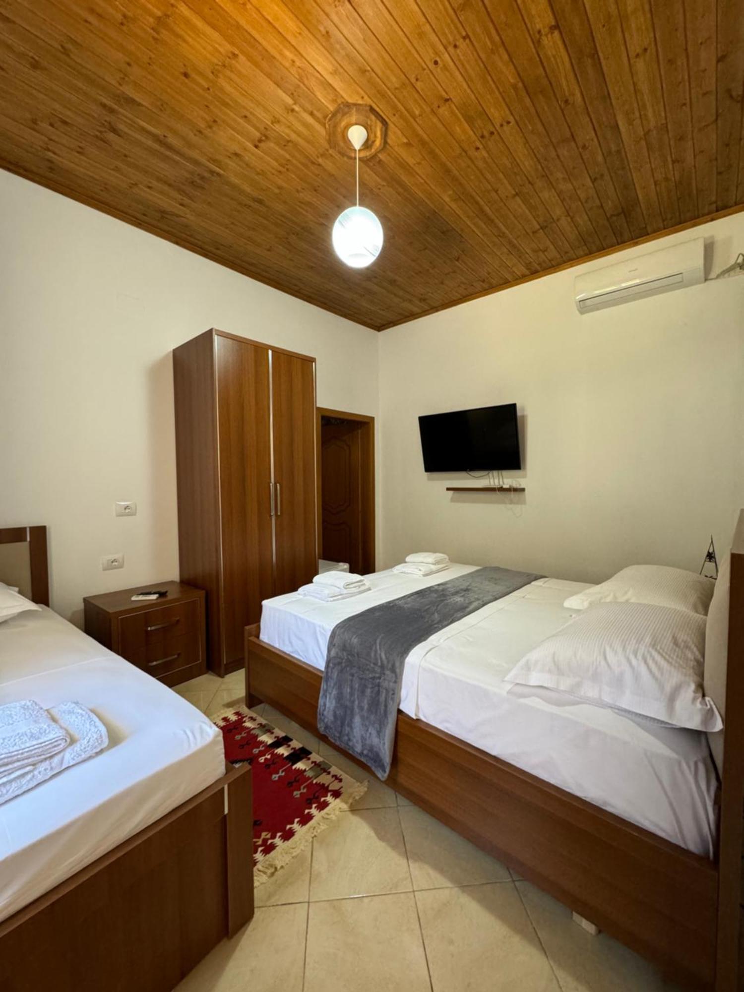 Meroli Guesthouse - Unesco Quarter بيرات المظهر الخارجي الصورة