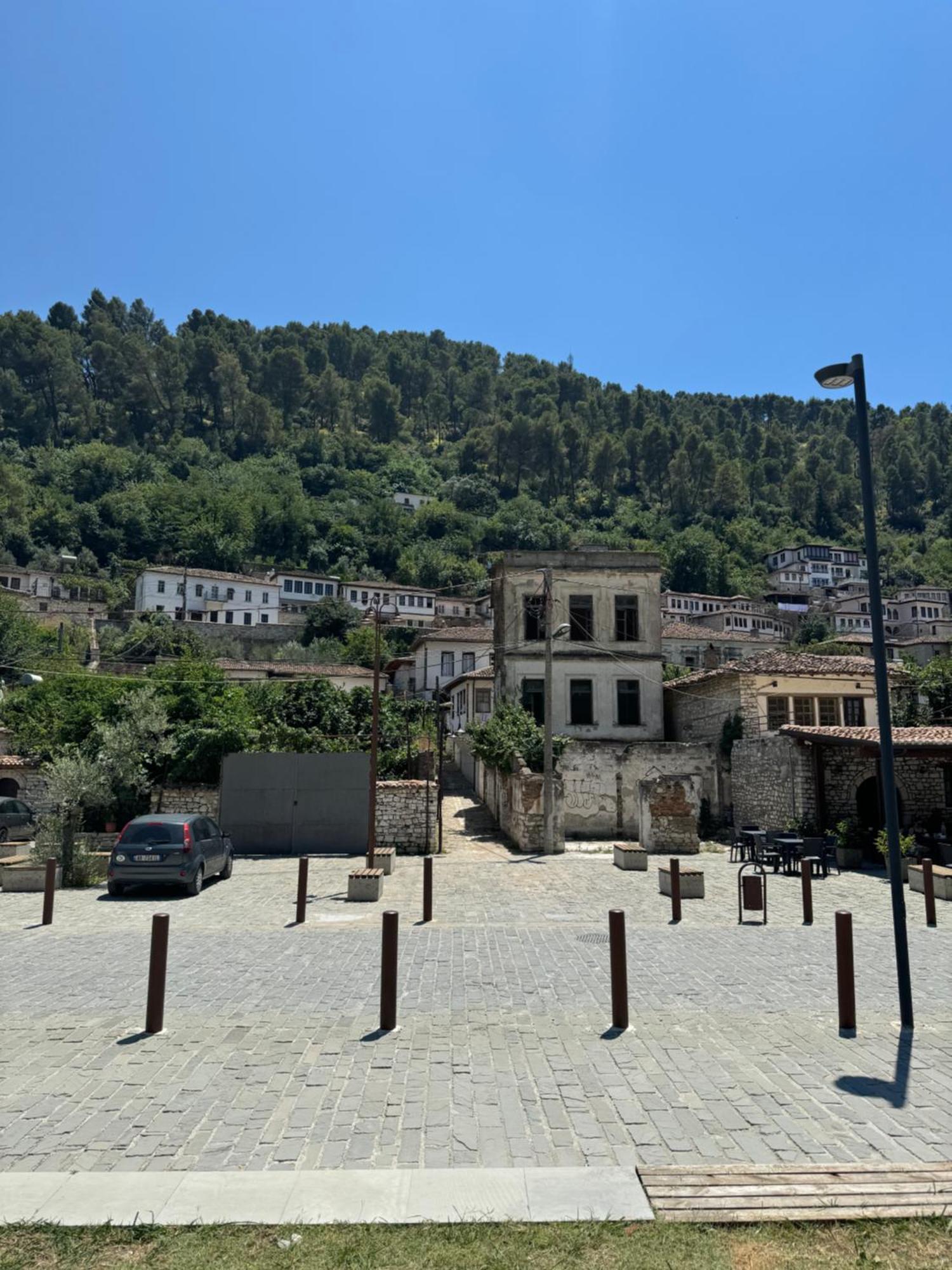 Meroli Guesthouse - Unesco Quarter بيرات المظهر الخارجي الصورة