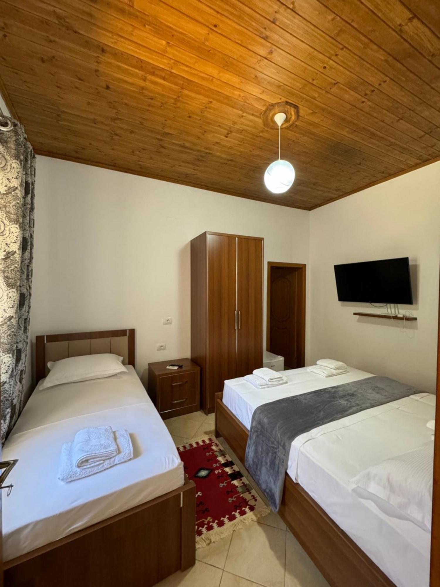Meroli Guesthouse - Unesco Quarter بيرات المظهر الخارجي الصورة
