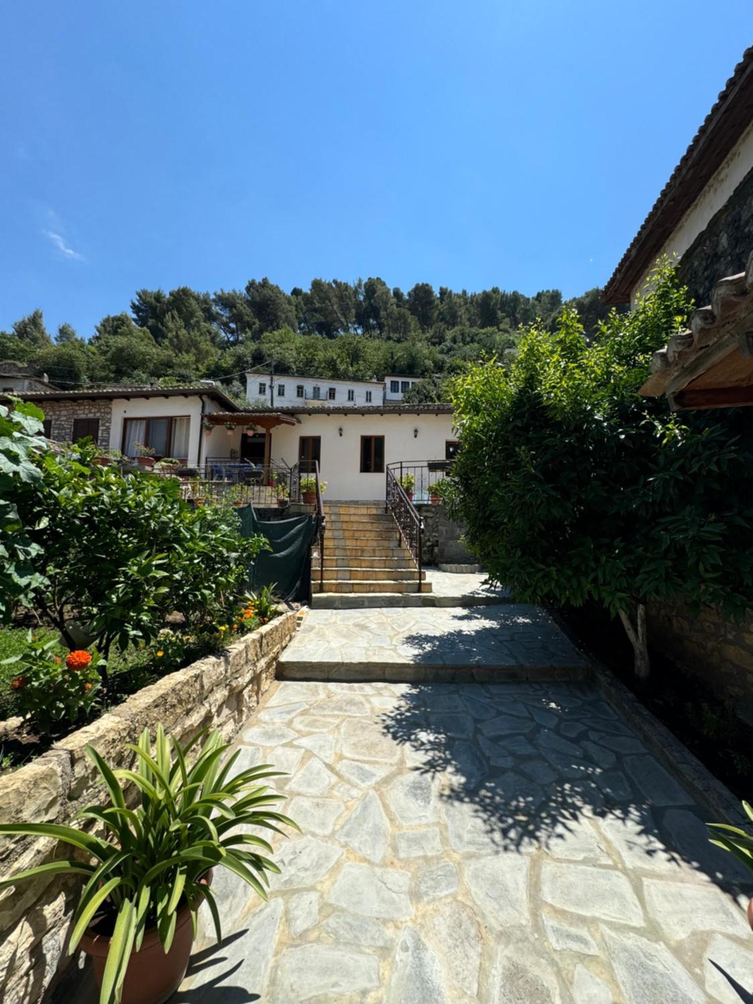 Meroli Guesthouse - Unesco Quarter بيرات المظهر الخارجي الصورة