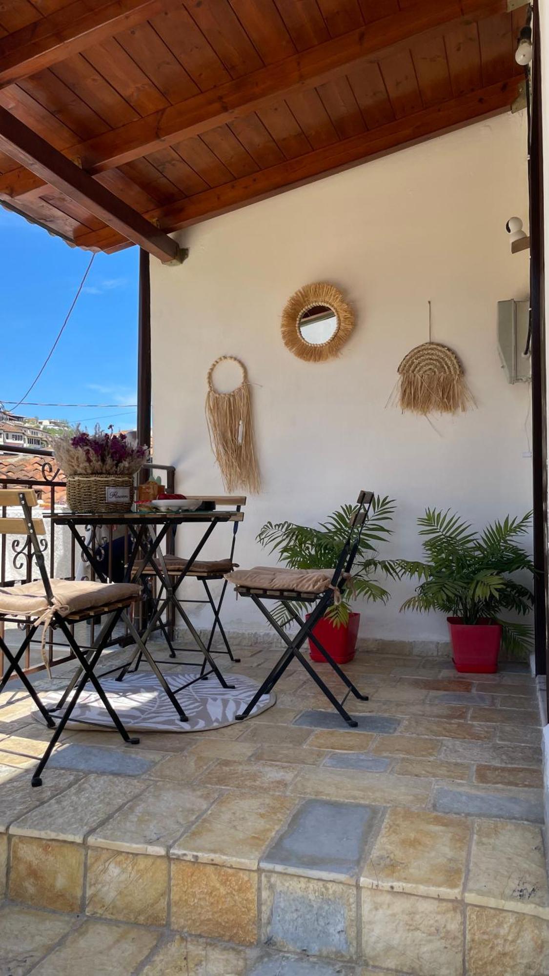 Meroli Guesthouse - Unesco Quarter بيرات المظهر الخارجي الصورة