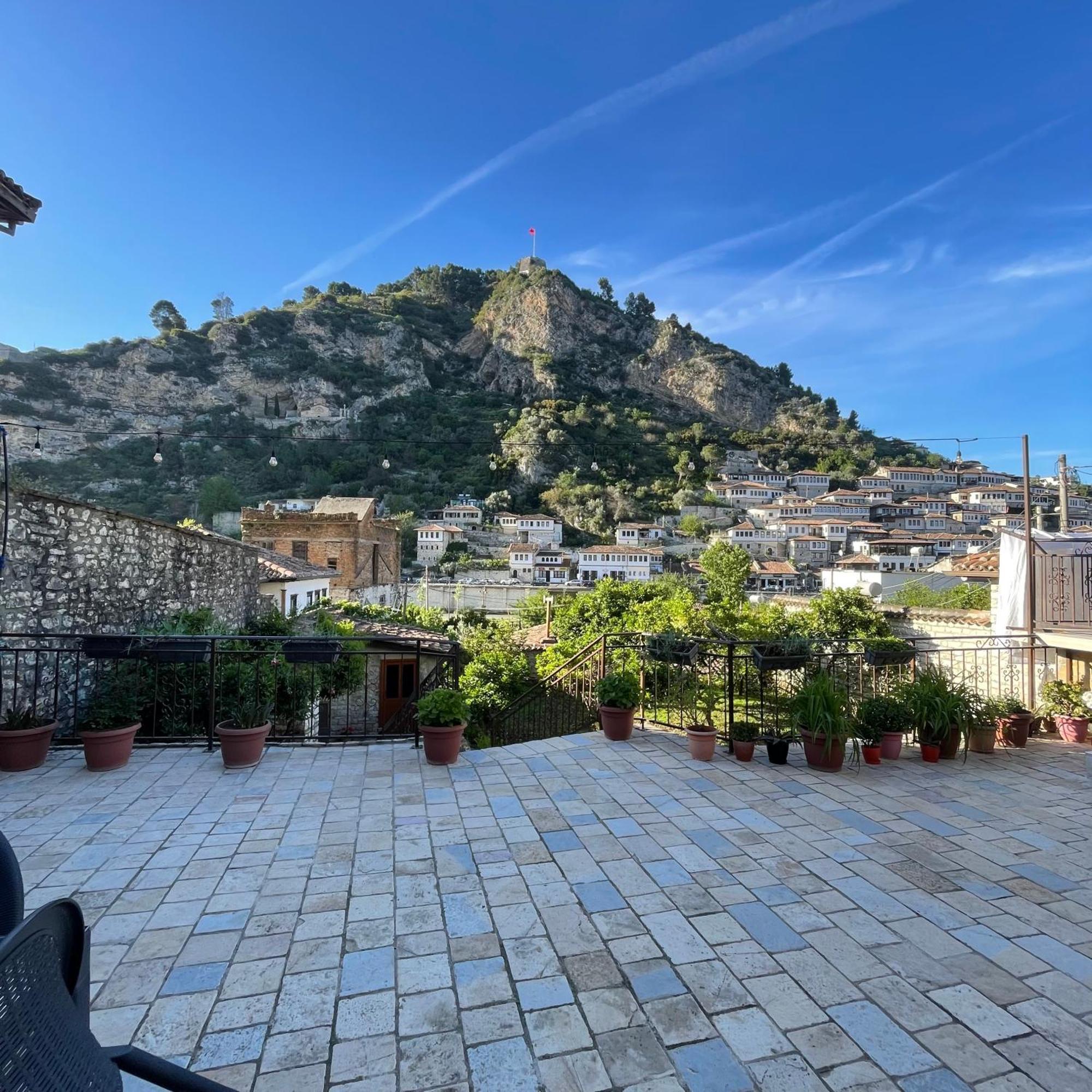 Meroli Guesthouse - Unesco Quarter بيرات المظهر الخارجي الصورة