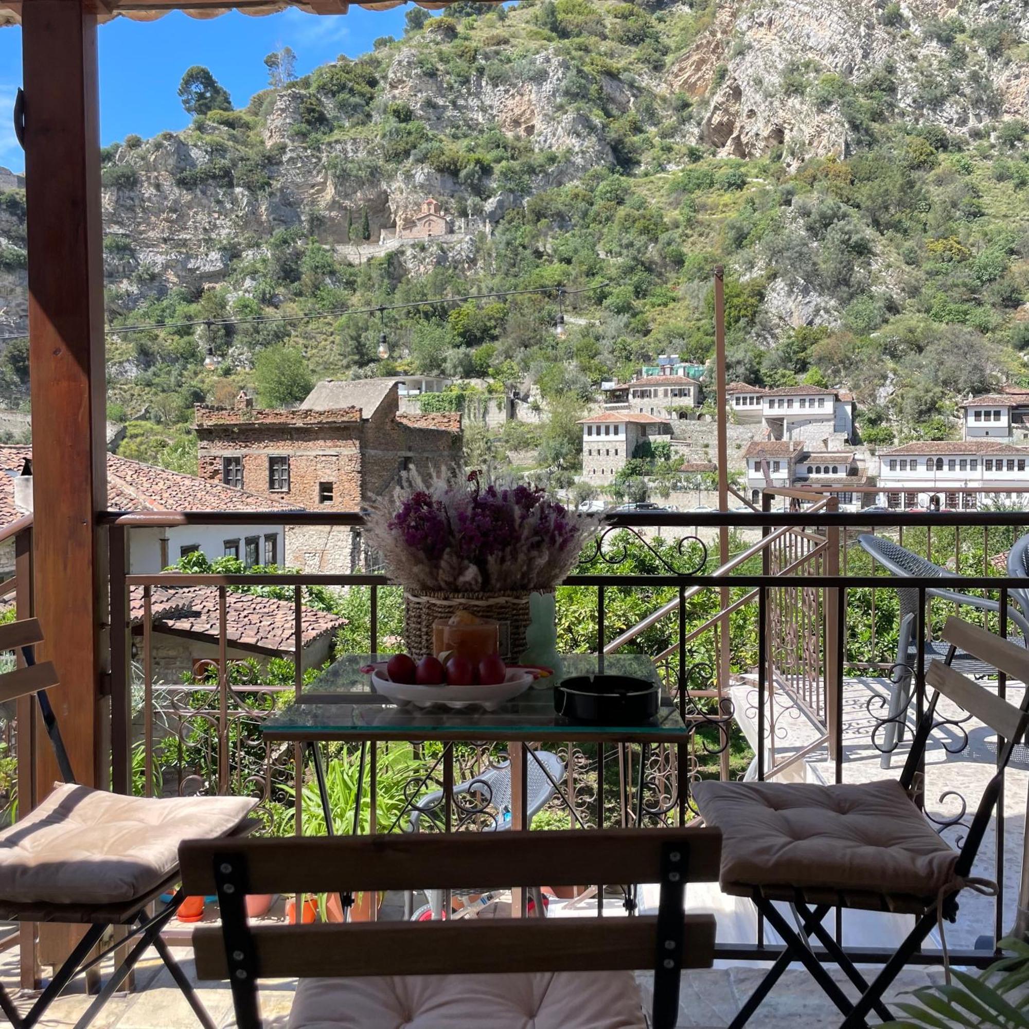 Meroli Guesthouse - Unesco Quarter بيرات المظهر الخارجي الصورة